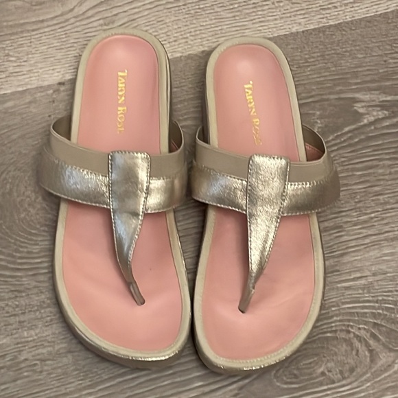 Taryn Rose Shoes - Excellent condition Taryn Rose footbed sandal